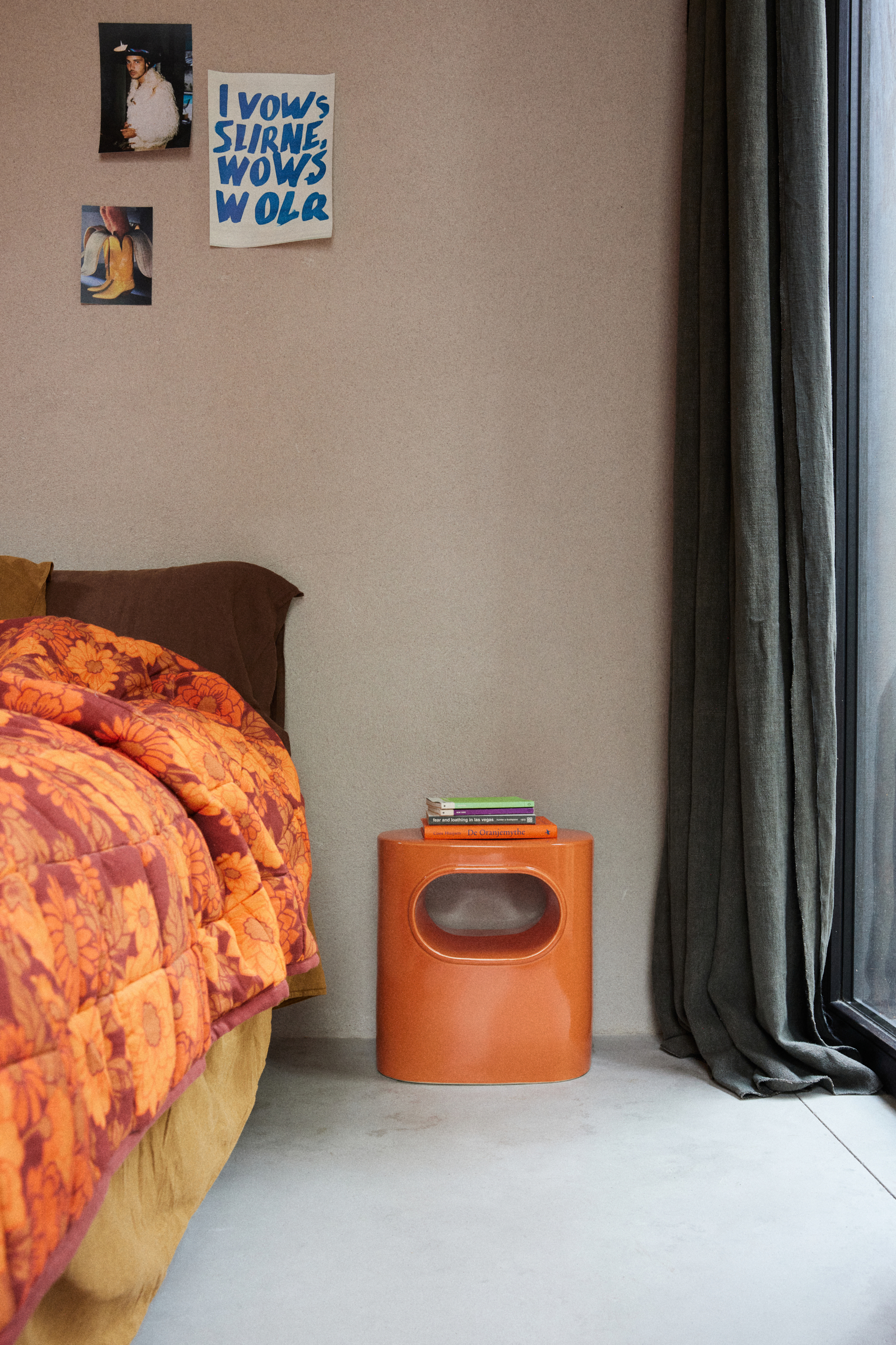 Space side table orange - Image 4