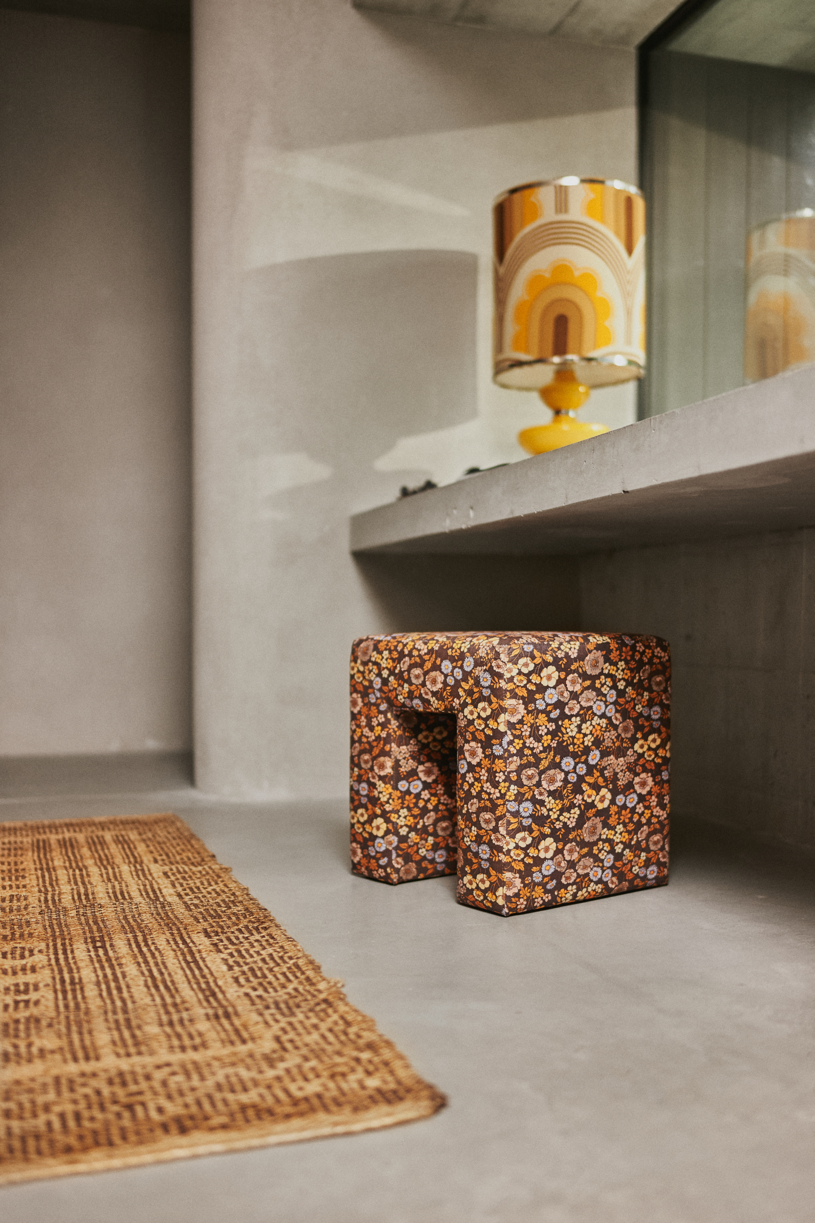 Lobby stool bloom - Image 5