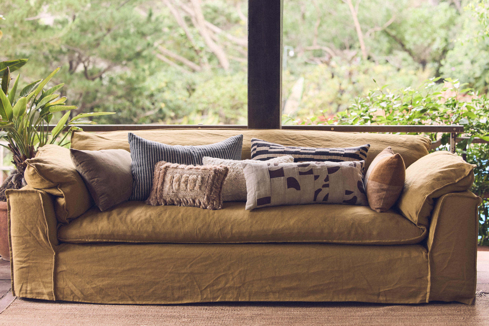 Striped cushion monochrome (70x40cm) - Image 4