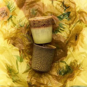 70s ceramics: Van Gogh coffee mugs, sunflowers (set of 2) - Image 5