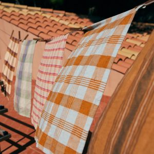 Vida check tea towel amber/blue (50x70cm) - Image 5