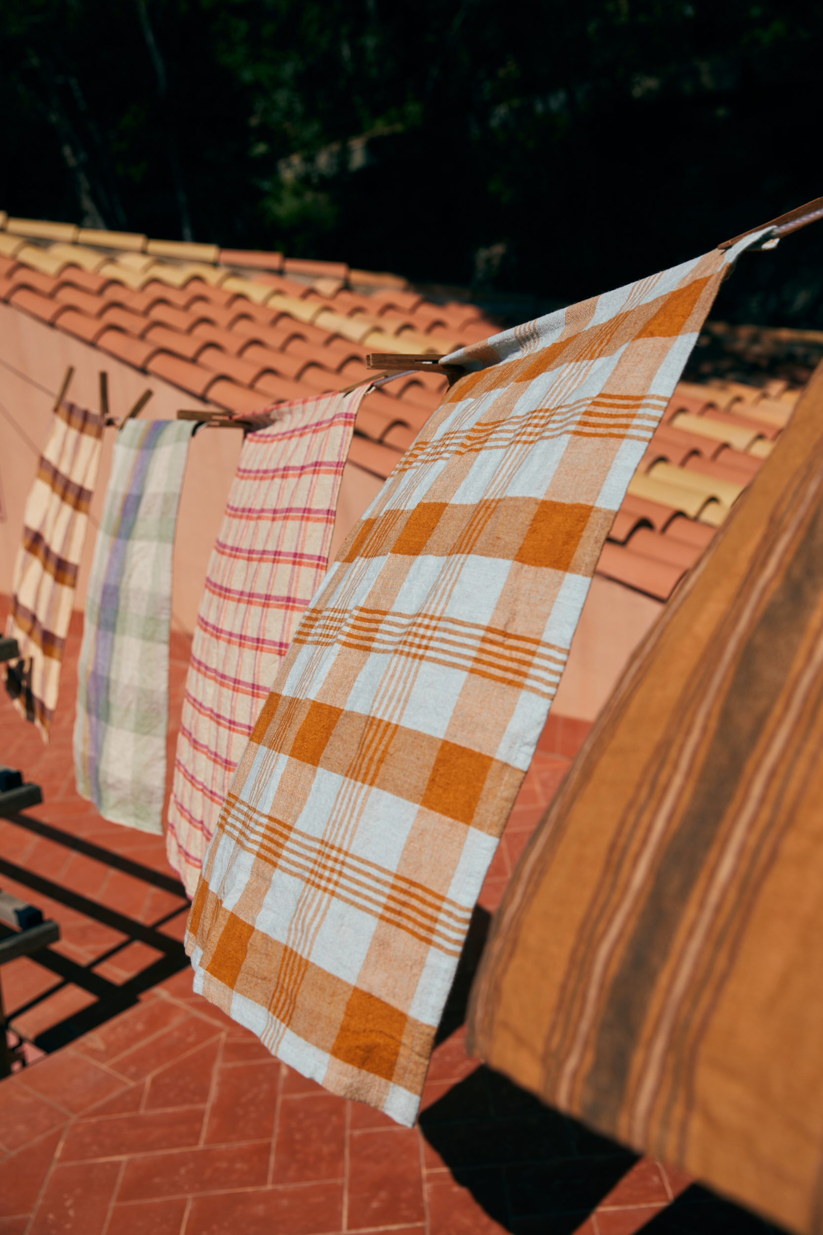Vida check tea towel amber/blue (50x70cm) - Image 5