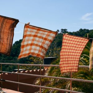 Vida check tea towel amber/blue (50x70cm) - Image 4