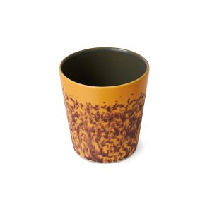 Alternative view of 70s ceramics: coffee mug bay